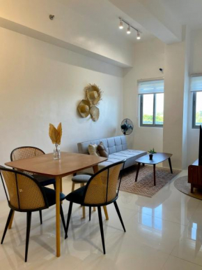 Cozy 1 Bedroom with Sunset View in Balcony